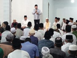 Hadiri Takziah, Bupati Dr. Askolani Berbagi Berkah Dialaminya Bersama KH Balian