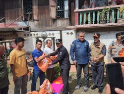 Tinjau Longsor di Sanga Desa, Wakil Bupati Muba Salurkan Bantuan untuk Warga Terdampak