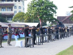 Wujud Sinergitas TNI-Polri dan Lembaga Daerah, Kapolresta Mataram Ikuti Lomba Menembak Hari Bhayangkara ke-79