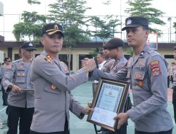 Berikan Penghargaan kepada Enam Personel Berprestasi, Ini Pesan Kapolres Lombok Utara!
