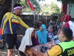 Pererat Sinergi dan Bagikan Bansos, Kapolres Lombok Utara Bersama PJU Gowes Bareng Sasar Desa Sambik Elen