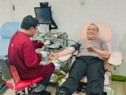 Menjadi Danau yang Tenang di Tengah Badai, Pesan Stoik dari Dr. Dewa Wijaya