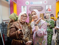 Ketua Dekranasda Muba Hadiri Puncak HUT Dekranas ke-45, Gambo Muba Bersinar di Balikpapan