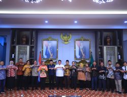 Terima Kades dan Lurah Peserta Peace Maker Justice Award, Gubernur Sumsel Berharap Bawa Nama Baik Sumsel