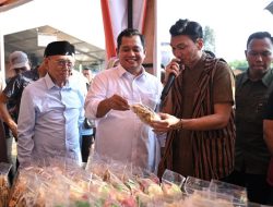 Angkat UMKM Lokal, HUT Desa Sidomulyo Bupati Banyuasin dan Anji Drive Antusias Promosikan Produk Kecamatan Air Kumbang HUT Desa Sidomulyo