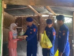 Sambut HUT RI ke-80, Ditpolairud Polda NTB Bagikan Sembako dan Bendera Merah Putih ke Warga Pesisir