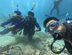 Bersih Pantai hingga penanaman terumbu karang di Dasar Laut, Cara Unik Polairud NTB Rayakan Kemerdekaan