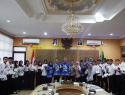 18 Anak Petani OKI Terima Beasiswa SDM Kelapa Sawit