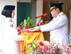 Bupati Toha Pimpin Upacara HUT ke-80 RI di Muba, Ayu Wandira Siswi SMA Negeri 2 Sungai Lilin Sukses Jadi Pembawa Baki Pusaka
