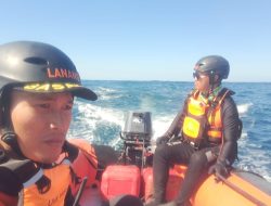 Hilang Terseret Ombak, Pemuda Lombok Timur dalam Pencarian Tim SAR di Sekotong