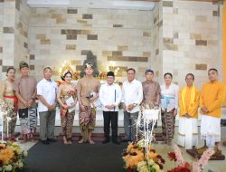 Serahkan Akta Pernikahan Pasangan Pengantin Umat Budha, Bupati Najmul: Wujud Pelayanan Pemerintah Kepada Masyarakat