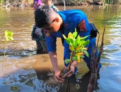 Hijaukan Pesisir, Ditpolairud Polda NTB Tanam 200 Pohon Mangrove di Pantai Kokoq Pedeq