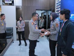 Kapolda NTB Beri Penghargaan untuk Anggota Berprestasi dan Korban Saat Unjuk Rasa