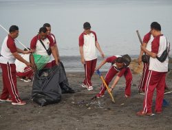 Ditpolairud Polda NTB Gelar Aksi Bersih Pantai di Loang Baloq