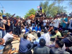 Ratusan Massa Gelar Aksi di DPRD Lombok Utara, Suara Rakyat Kecil Tuntut Perhatian Serius