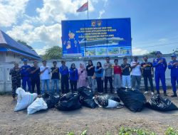 Gotong Royong, Polairud Polda NTB dan Masyarakat Bersatu Lestarikan Pantai Sigi