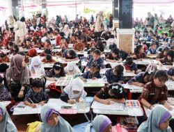 Wujudkan Anak Cerdas dan Lestarikan Budaya, Ratusan Peserta Lomba Mewarnai “Kain Gambo” Penuhi Pendopoan Griya Bumi Serasan Sekate
