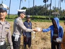 Satlantas Polres Lombok Utara Gelar Jumat Berkah, Bagikan Sembako dan Edukasi Keselamatan Lalu Lintas