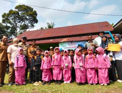 12 Taman Kanak-kanak Sekitar PT. Evans Lestari Terima Bantuan CSR