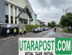 Satgas Kamseltibcar Lantas Ops Lilin Rinjani 2025 Amankan Arus Lalu Lintas di Depan Gereja, Ibadah Natal Berjalan Lancar