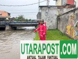 Hujan Deras Guyur Mataram, Sat Samapta Polresta Lakukan Patroli Bersepeda dan Pantau Debit Sungai