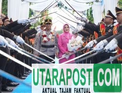 Tradisi Pedang Pora Warnai Perpisahan Irjen Hadi Gunawan dari Polda NTB