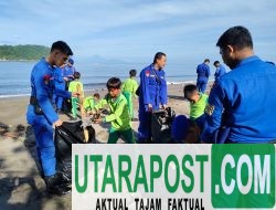 Bersama Masyarakat dan Anak Sekolah, Ditpolairud Polda NTB Bersih-Beesih Pantai 