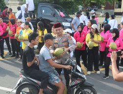 Wujud Nyata Toleransi Antarumat Beragam, Polres Lombok Utara Bersama MBI KLU Bagikan 1.000 Takjil