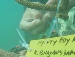 Perkuat Gerakan Perempuan Jaga Laut dan Ekonomi Pesisir, Bhayangkari NTB Tanam Terumbu Karang di KLU
