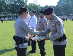 Kapolda NTB Pimpin Upacara Hari Kesadaran Nasional, Beri Penghargaan kepada Personel Berprestasi