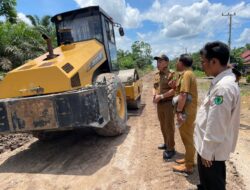 Instruksi Bupati Muba Dijawab Aksi Nyata, Warga – Perusahaan Gotong Royong Bangun Jalan Desa