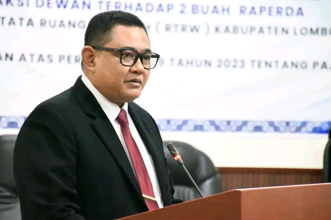 Rapat Paripurna DPRD KLU, Wabup Kusmalahadi Sampaikan Jawaban atas Pandangan Fraksi Terhadap Dua Raperda