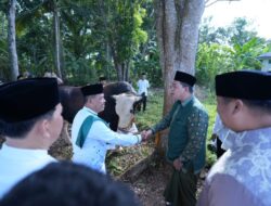 Shalat Idul Adha di Masjid Agung Al-Amir Banyuasin, Bupati Askolani Serahkan Hewan Qurban