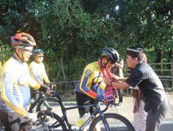 Pererat Hubungan dengan Masyarakat, Gowes Kamtibmas dan Baksos Polres Lombok Utara Sasar Desa Mumbul Sari