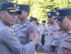 Kapolres Lombok Utara Apresiasi Dedikasi Anggota, 20 Personel Berprestasi Terima Penghargaan