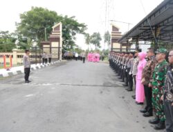 Kunker ke Polres Lombok Utara, Kapolda NTB Salurkan Bansos dan Tanam Pohon