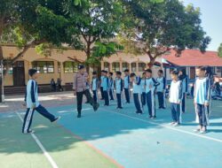 Tanamkan Disiplin Sejak Dini, Bhabinkamtibmas dan Babinsa Latih 135 Siswa Baru SMPN 16 Mataram