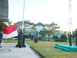 Danrem 162/Wira Bhakti Pimpin Upacara Bendera 17-an, Dilanjutkan Jalan Sehat Bersama Prajurit