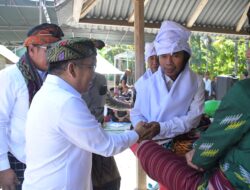 Hadiri Pengukuhan Mangku Pinagari dan Mangku Bumi, Bupati Najmul Tekankan Harmonisasi Nilai Adat dan Agama Melalui Prinsip Adat Luwir Gama 