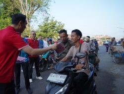 Bagikan 3.000 Bendera Merah Putih, Bupati OKI  Ajak Warga Semarakkan HUT Ke-81 RI