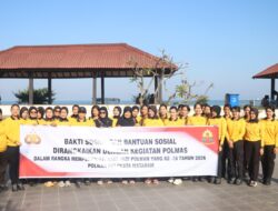 Sambut HUT RI ke-81 dan HUT Polwan ke-78, Polwan Polresta Mataram Bersihkan Loang Baloq dan Bagikan Sembako