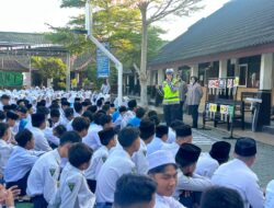 Dikmas Lantas Polda NTB Edukasi Pelajar MTsN 3 Mataram, Tanamkan Kesadaran Tertib Berlalu Lintas Sejak Dini