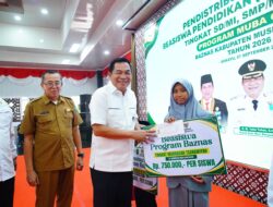 Serahkan Beasiswa Baznas, Bupati Toha Ajak Siswa Terus Belajar dan Manfaatkan Bantuan dengan Baik