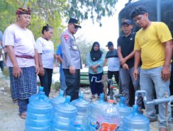 Kapolda NTB Turun Langsung Salurkan 15 Ribu Liter Air Bersih untuk Warga Gili Trawangan