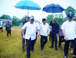 Hujan Iringi Maulid Nabi di Ulak Embacang, Gubernur Herman Deru dan Bupati Toha Tohet Disambut Antusias Warga