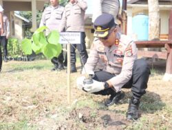 Bakti Persada 34 Tahun Pengabdian, Polresta Mataram Tanam 130 Pohon di Gunungsari