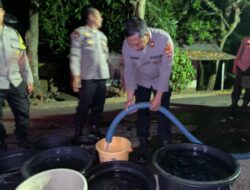 Kemarau Berkepanjangan, Polres Lombok Utara Salurkan 10.000 Liter Air Bersih ke Warga Medana