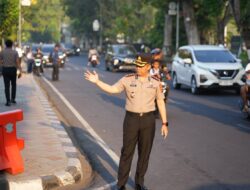 Kapolresta Mataram Turun Langsung Pengaturan Lalu-Lintas Pagi di Jl. Pejanggik Depan SMPN 1 dan SMPN 2
