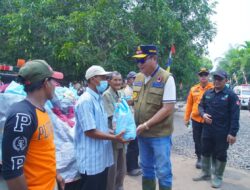 Ditengah Penanganan Karhutla, Bupati Muba Temui Warga Muara Medak Salurkan sembako dan Tampung Aspirasi Warga