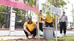 Kapolda Irjen Kalingga Dukung Green Policing Lewat Penanaman Pohon di Kejati NTB